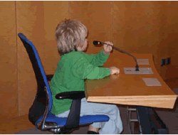 Bild von einem Kind auf einem Platz im Stadtrat